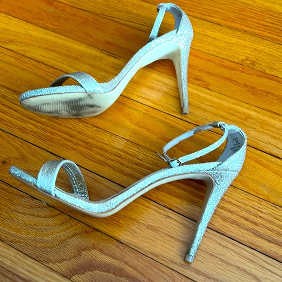 Steve Madden Gold Shimmy Heels - Picture 4 of 10